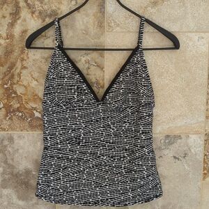 Large Kenneth Cole Reaction Black and White Tankini Swim Top Beach Pool